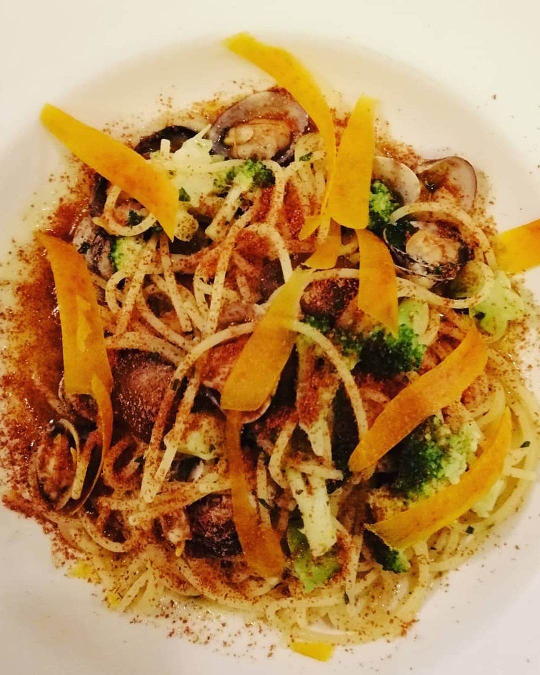Spaghetti con verdure croccanti